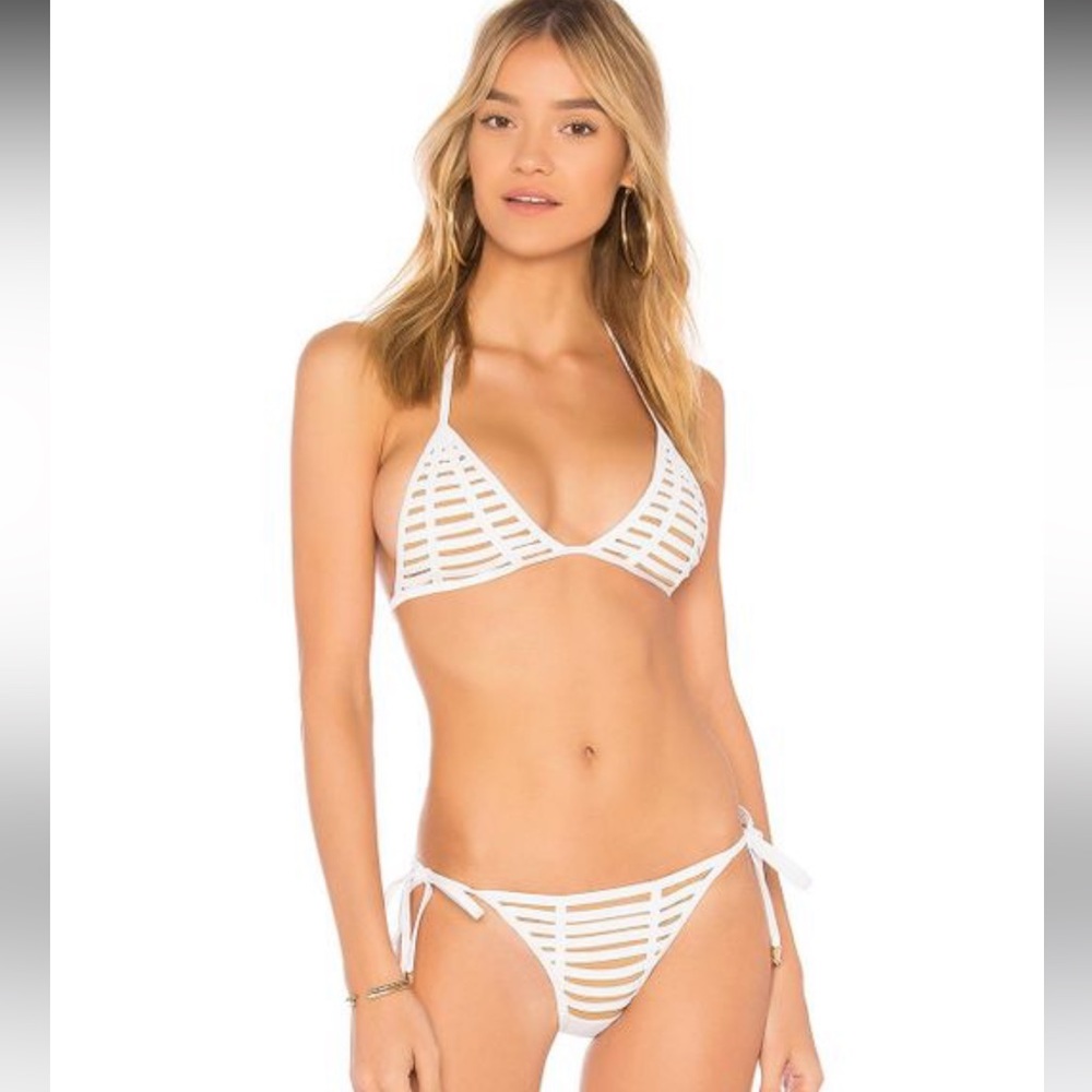 Beach Bunny Hard Summer White Bikini, M Top, XS bottom. Worn once. Like new.